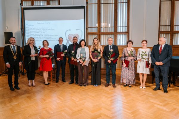 Nitriansky samosprávny kraj ocenil najlepších zdravotníckych pracovníkov z regiónu Nitriansky samosprávny kraj ocenil najlepších zdravotníckych pracovníkov z regiónu
