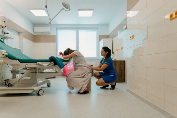 Pôrodná asistentka Bernadeta Severová z levickej pôrodnice: "Je krásne byť pri zrode nového života a sledovať, ako sa z muža a ženy stávajú rodičia"