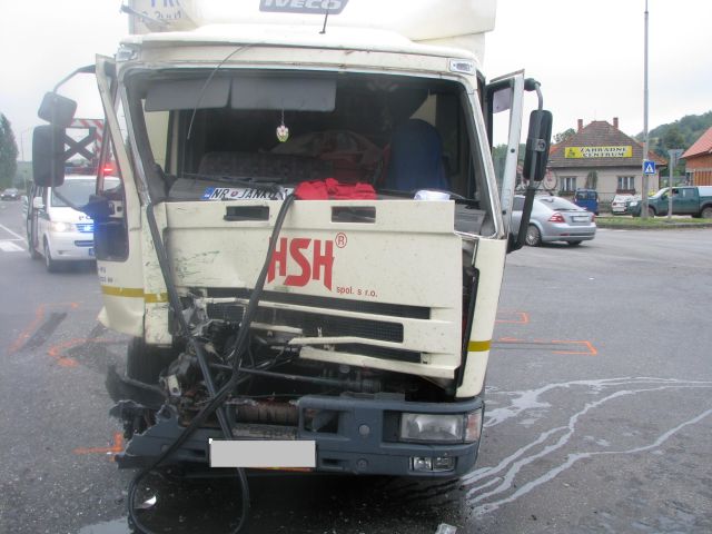 Dopravná nehodovosť v levickom okrese od začiatku roka 2011 + dopravná nehoda na križovatke na Tlmače v Leviciach + fotografie