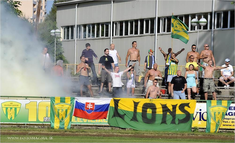 http://www.leviceonline.sk/images/joomgallery/originals/sport_sportove_podujatia_10/slovan_levice_-_tj_partizan_domaniza_79/slovan_levice_-_tj_parizn_domania_20110815_1615408377.jpg