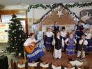 Detský folklórny súbor Ďatelinka pripravil pre dôchodcov Vianočné pásmo (video)