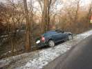 Medzi obcami Slatina smerom na Plášťovce havarovalo osobné vozidlo, vodič sa von nevedel dostať