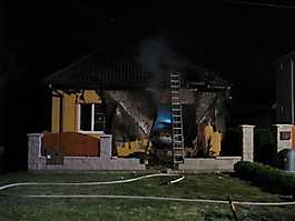 Rodinná tragédia: Autom vrazil do svojho domu