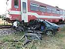 Tragická nehoda pri Leviciach - vlak zrazil auto, 21.6.2014