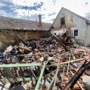 Výbuch plynového zariadenia v Šahách, v mestskej časti Tešmák rozbil aj okná na susedných stavbách